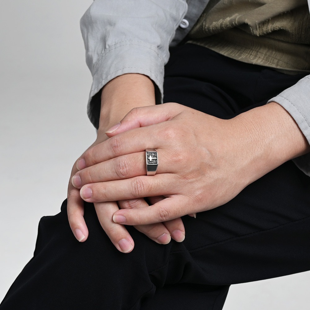 แหวนสัญลักษณ์รูปไม้กางเขนสไตล์ - Mens Signet Ring บทวิจารณ์และราคา