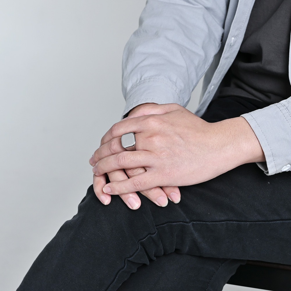 แหวนแต่งงานผู้ชายทรงสี่เหลี่ยม - Mens Signet Ring บทวิจารณ์และราคา